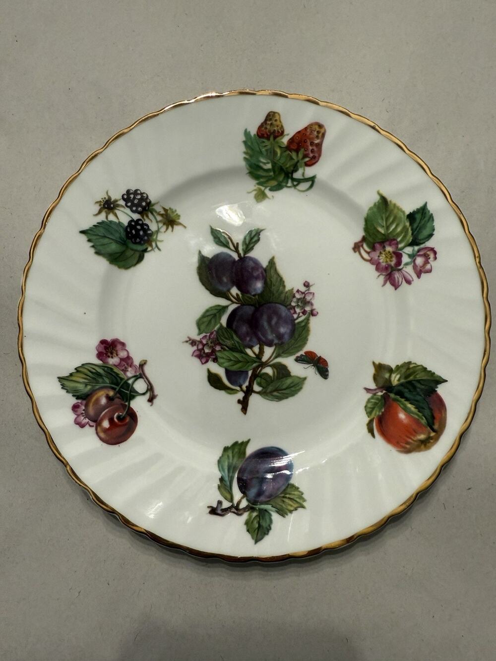 Crownford Fine Bone China Fruit Pattern Decorative Plate with Gold Rim 8”